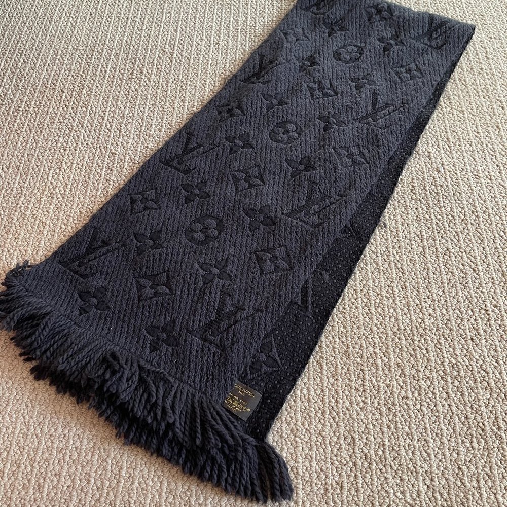 LOUIS VUITTON Black Monogram Womens Scarf